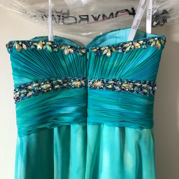 Grad Dress, Size 2, Tony Bowls Collection - Picture 4 of 8